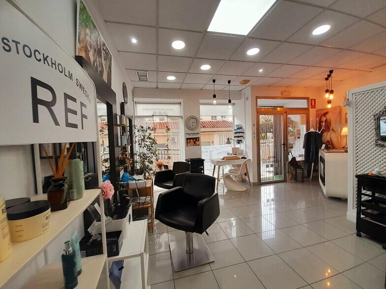 Local commercial dans Fuengirola, Málaga à louer - Photo de l’immeuble – Image 2 sur 16