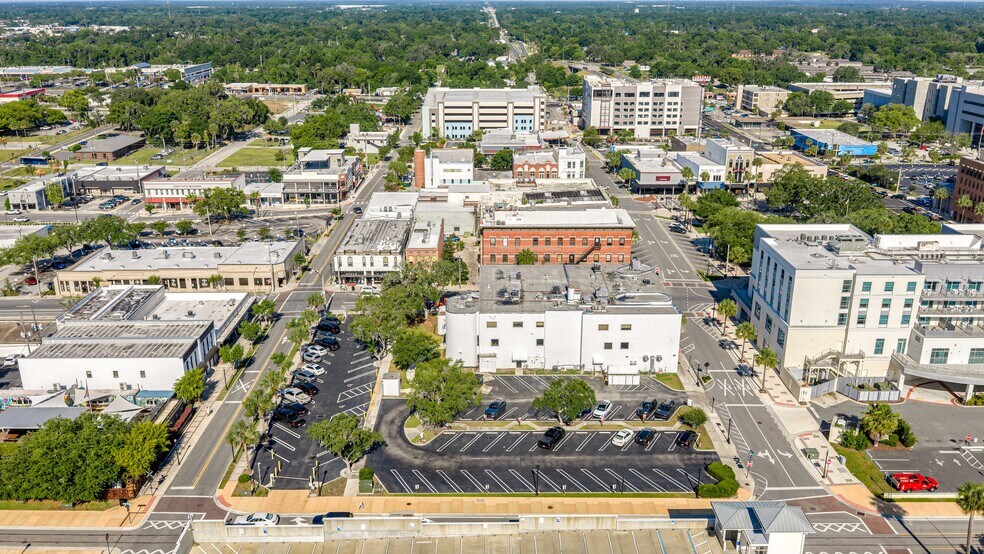 35 SE 1st Ave, Ocala, FL à louer - Photo de l’immeuble – Image 3 sur 14