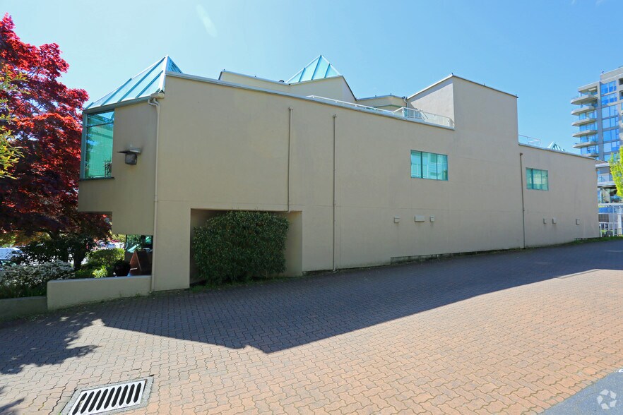 565 17th St W, West Vancouver, BC à louer - Photo de l’immeuble – Image 2 sur 5