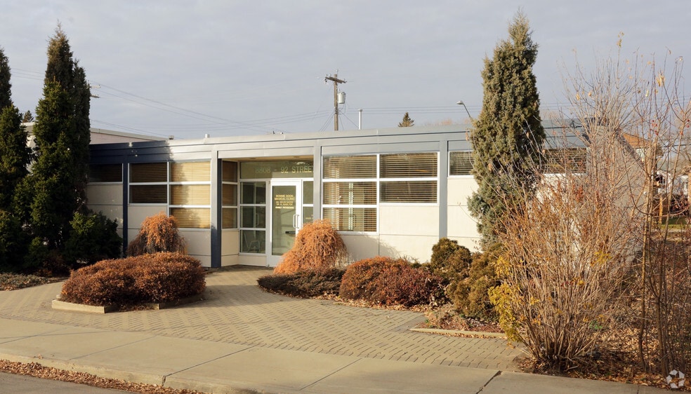 8808 92nd St NW, Edmonton, AB à vendre - Photo principale – Image 1 sur 7