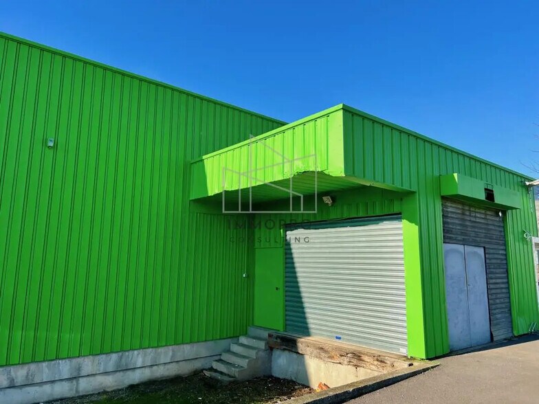 Local d’activités dans Incarville à louer - Photo de l’immeuble – Image 3 sur 4