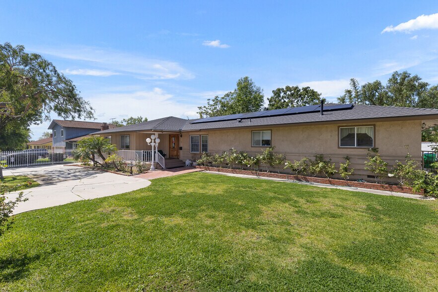 13021 Hewes Ave, North Tustin, CA à vendre - Photo de l’immeuble – Image 1 sur 31