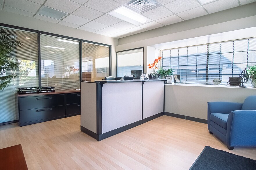 5150 Avenida Encinas, Carlsbad, CA à vendre - Photo de l’immeuble – Image 3 sur 9