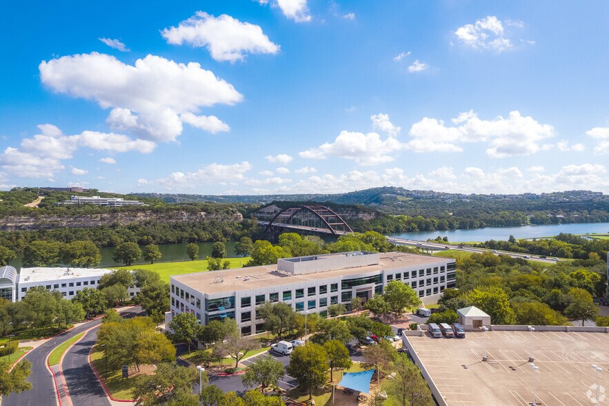5001 Plaza On The Lake Dr, Austin, TX à louer - Photo de l’immeuble – Image 2 sur 9
