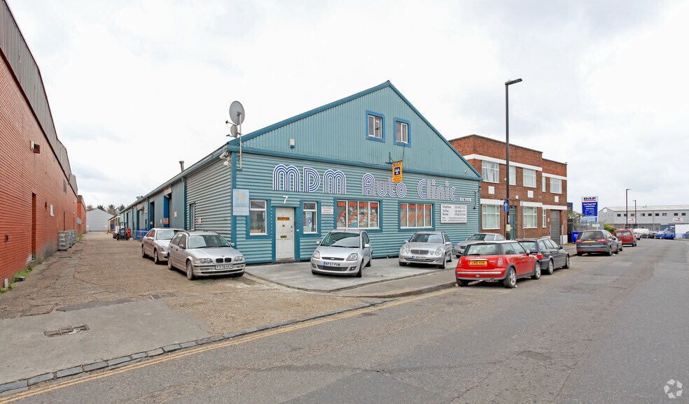 7A-7E Standard Rd, Londres à vendre - Photo de l’immeuble – Image 1 sur 5
