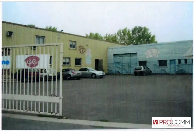 Industriel/Logistique dans Les Mureaux à vendre - Photo de l’immeuble – Image 3 sur 5