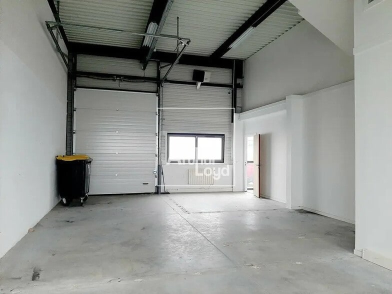 Local d'activités dans Tigery à vendre - Photo intérieure – Image 2 sur 7