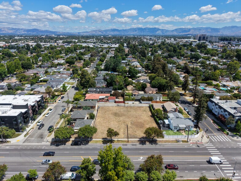 14715 Burbank Blvd, Van Nuys, CA à vendre - Photo de l’immeuble – Image 3 sur 8