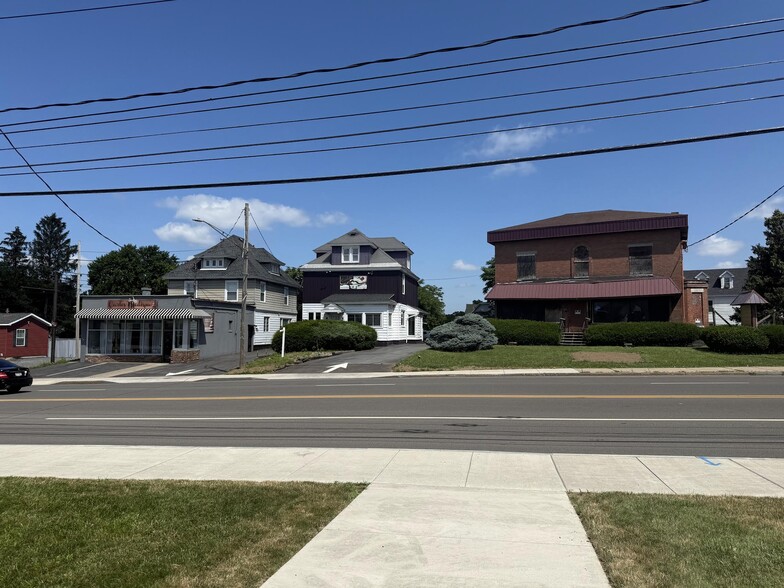 1106 -1114 Genesee Street West, Syracuse portefeuille de 3 biens à vendre sur LoopNet.fr - Photo de l’immeuble – Image 1 sur 7