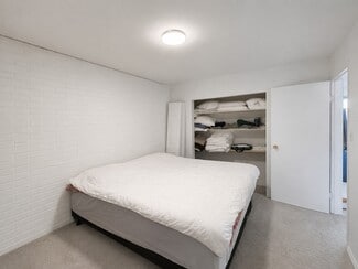 Plus de détails pour 101 Centre St, Assiniboia, SK - Hôtellerie à vendre