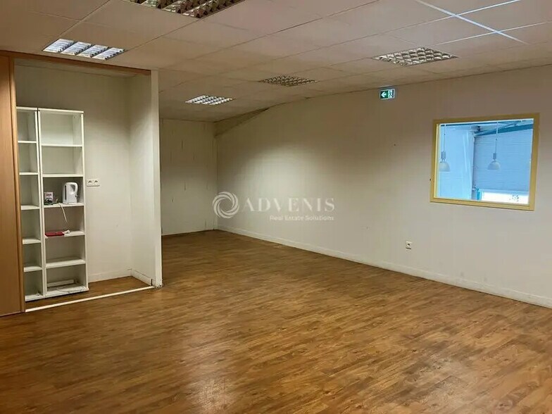 Local commercial dans Saint-Germain-du-Puy à vendre - Photo intérieure – Image 3 sur 6