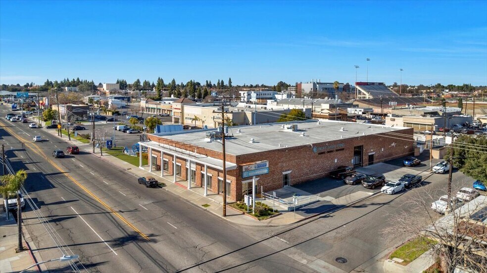 1853 E Mckinley Ave, Fresno, CA à louer - Photo de l’immeuble – Image 2 sur 23