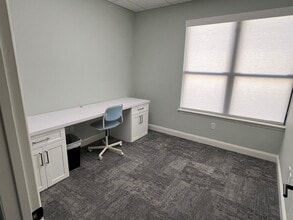 8780 Perimeter Park Ct, Jacksonville, FL à louer Photo intérieure– Image 1 sur 2