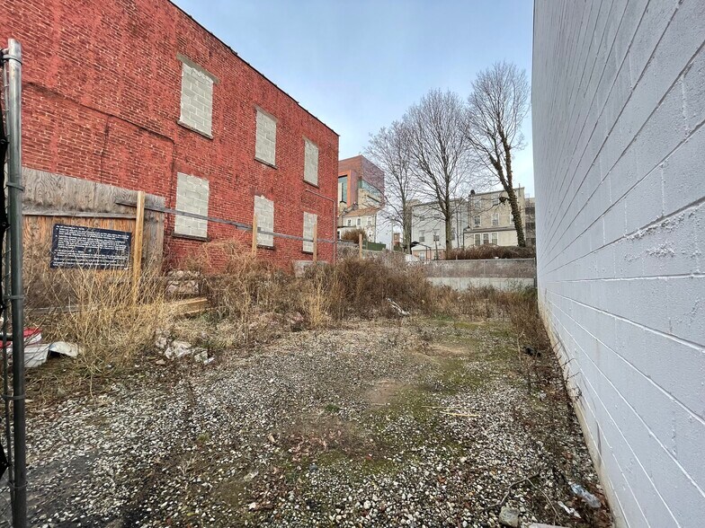 77 Montgomery Ave, Staten Island, NY à vendre - Photo de l’immeuble – Image 2 sur 4