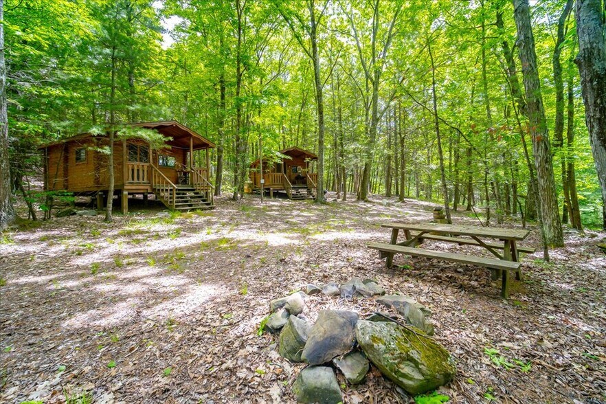101 Red Star Rd, Greenfield Park, NY à vendre - Photo de l’immeuble – Image 3 sur 49