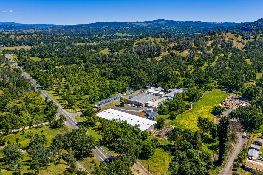 12762 Highway 29, Lower Lake, CA à vendre - Photo de l’immeuble – Image 3 sur 53