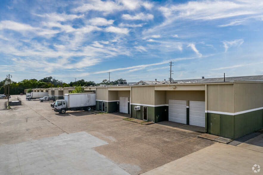 1499 N Post Oak Rd, Houston, TX à louer - Photo de l’immeuble – Image 1 sur 9