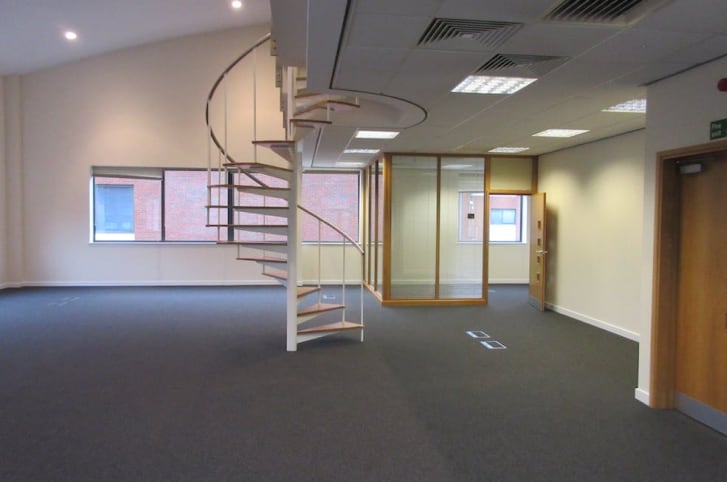 1 Brooklands Rd, Weybridge, SRY KT13 0TJ - Lot 12 - - Photo intérieure - Image 2 of 2