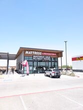 3025 N Zaragoza Rd, El Paso, TX à louer Photo de l’immeuble– Image 1 sur 11