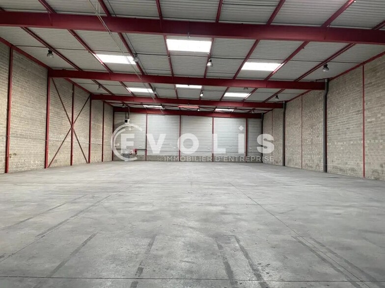 Industriel/Logistique dans Combs-la-Ville à louer - Photo de l’immeuble – Image 1 sur 5