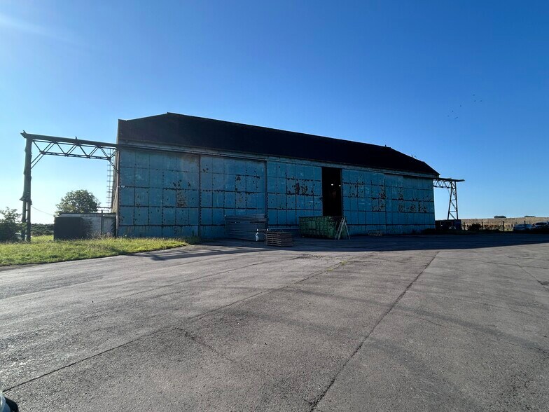 C2 Wroughton Airfield Orbital Rd, Wroughton à vendre - Photo de l’immeuble – Image 3 sur 8