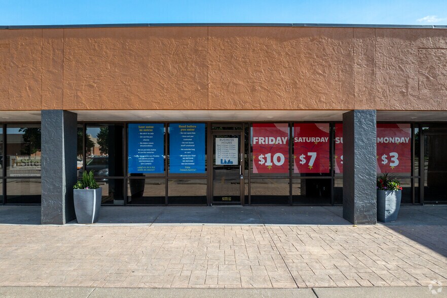 4800 W Maple St, Wichita, KS à louer - Photo de l’immeuble – Image 3 sur 10
