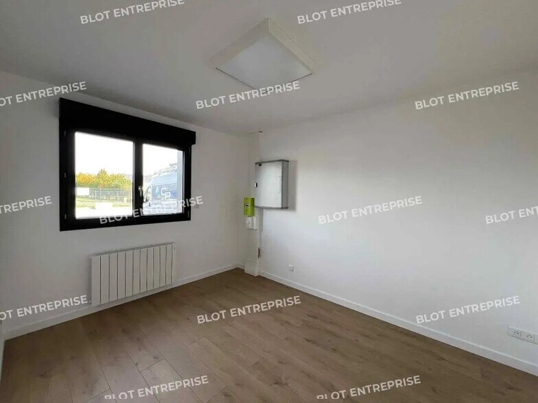 Bureau dans Iffendic à louer - Photo de l’immeuble – Image 3 sur 3