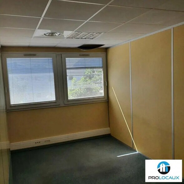 Bureau dans Moirans à louer - Photo de l’immeuble – Image 3 sur 5