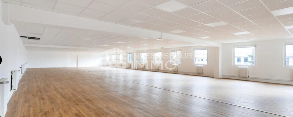 Local d’activités dans Gennevilliers à louer - Photo de l’immeuble – Image 1 sur 6