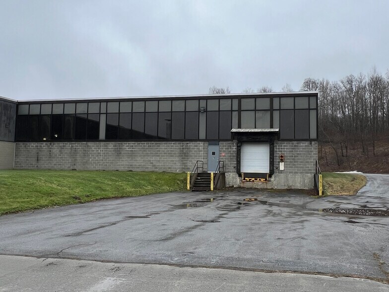 2019 Allen St, Jamestown, NY à louer - Photo de l’immeuble – Image 1 sur 3