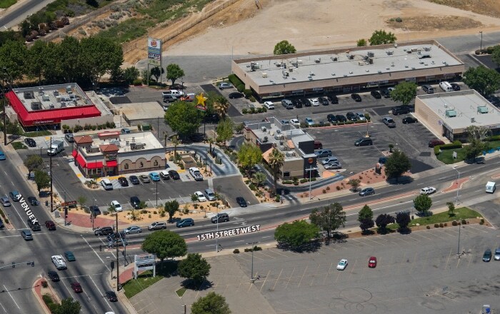 1525 W Avenue K, Lancaster, CA à louer - Photo de l’immeuble – Image 2 sur 2