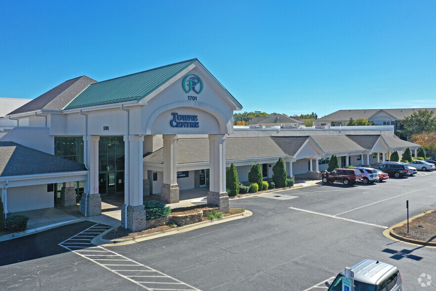 1701-1703 Westchester Dr, High Point, NC à louer - Photo de l’immeuble – Image 1 sur 8