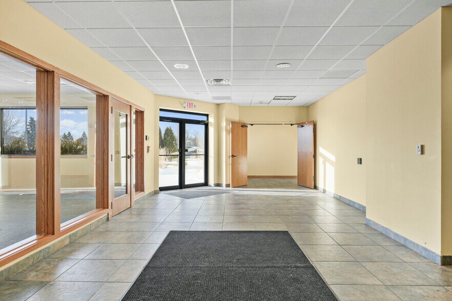 1210 Fourier Dr, Madison, WI à vendre - Photo de l’immeuble – Image 2 sur 15