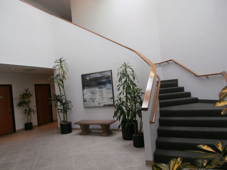 16480 Harbor Blvd, Fountain Valley, CA à louer - Hall d’entrée – Image 3 sur 8