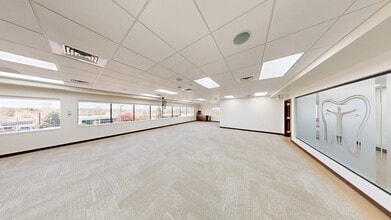 6886 S Yosemite St, Englewood, CO à louer Photo de l’immeuble– Image 1 sur 4