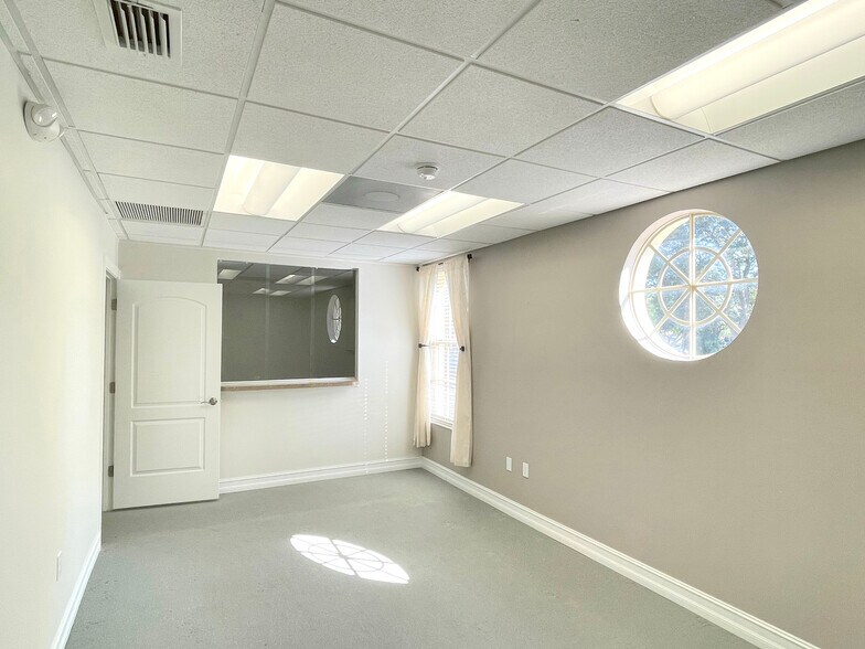 15750 New Hampshire Ct, Fort Myers, FL à louer - Photo intérieure – Image 2 sur 10