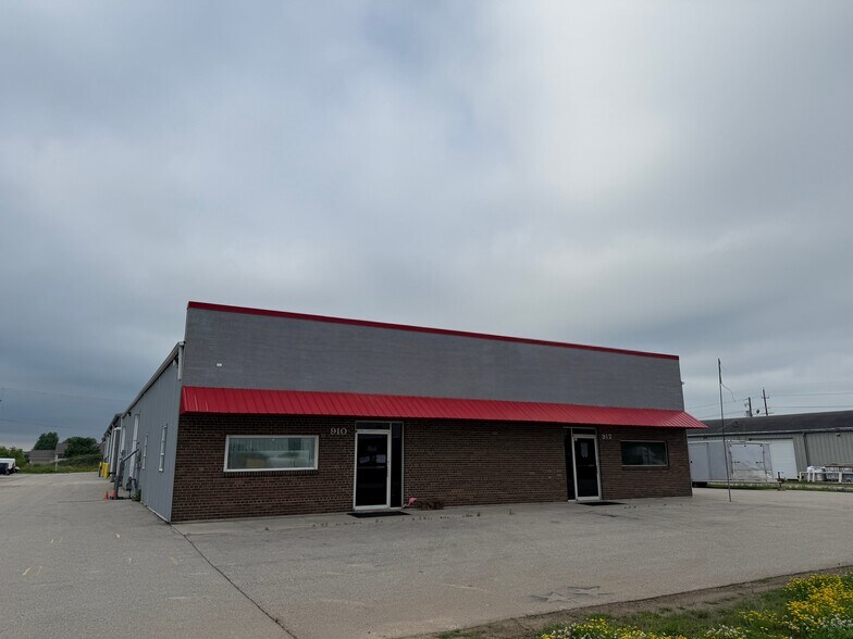 910-912 Randolph Dr, Appleton, WI à louer - Photo de l’immeuble – Image 3 sur 4