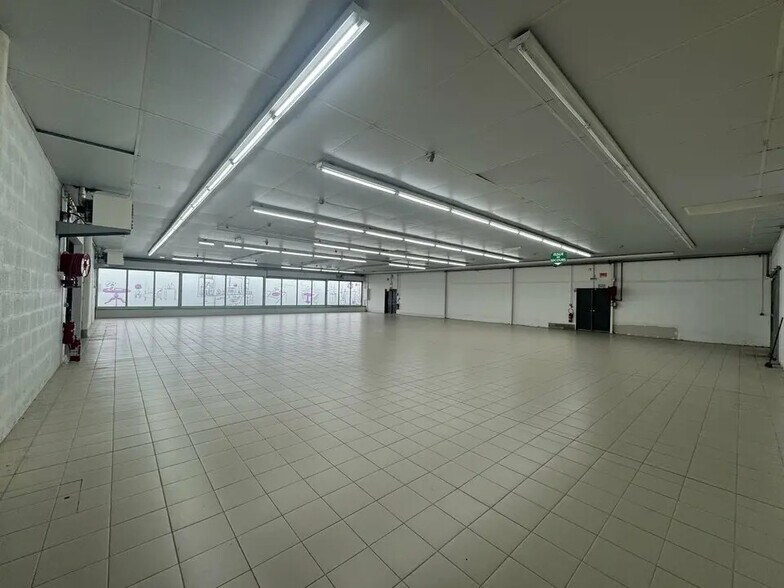 Bureau dans Carpiquet à louer - Photo intérieure – Image 3 sur 7