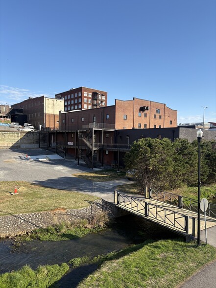 201 S Court Street, Maryville, TN à louer - Photo de l’immeuble – Image 3 sur 9