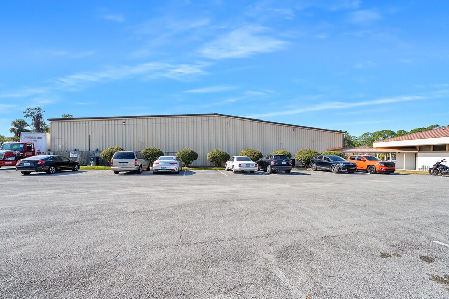 2 Sunshine Blvd, Ormond Beach, FL à louer - Photo de l’immeuble – Image 3 sur 62
