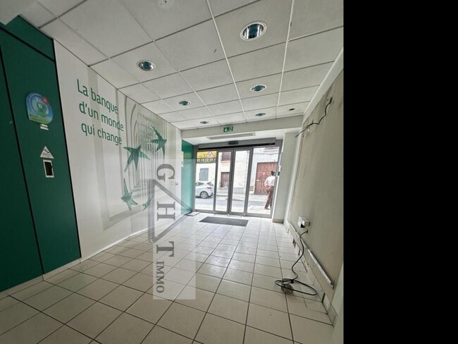 Plus de détails pour Bureau, Local commercial à louer