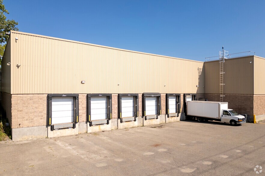 9800 Rte Transcanadienne, Montréal, QC à louer - Photo de l’immeuble – Image 3 sur 4
