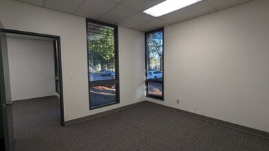4002-4014 148th Ave NE, Redmond, WA à louer Photo de l’immeuble– Image 1 sur 3