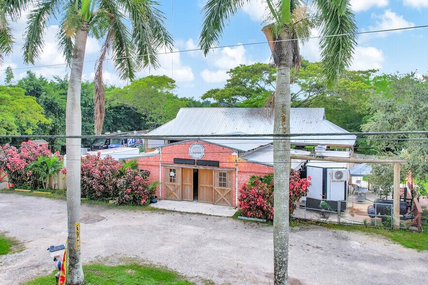 17480 SW 232nd St, Miami, FL à vendre - Photo de l’immeuble – Image 1 sur 17