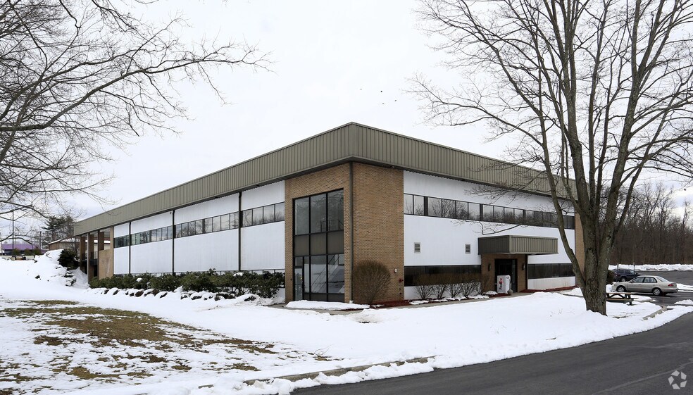 263 Route 17K, Newburgh, NY à louer - Photo de l’immeuble – Image 3 sur 5