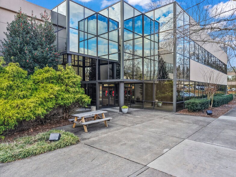 7996 North Point Blvd, Winston-Salem, NC à louer - Photo de l’immeuble – Image 2 sur 3