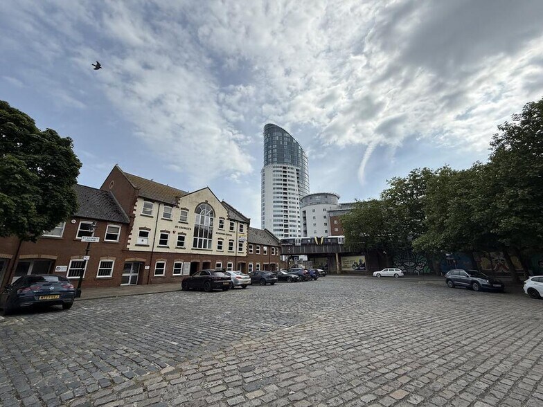 St Georges Sq, Portsmouth à louer - Photo de l’immeuble – Image 3 sur 6
