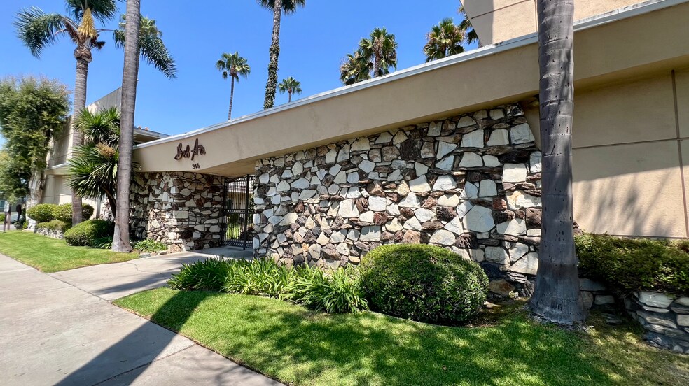 315 S Bedford Rd, Orange, CA à vendre - Photo de l’immeuble – Image 1 sur 4