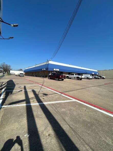 2821 W Division St, Arlington, TX à louer - Photo de l’immeuble – Image 2 sur 11