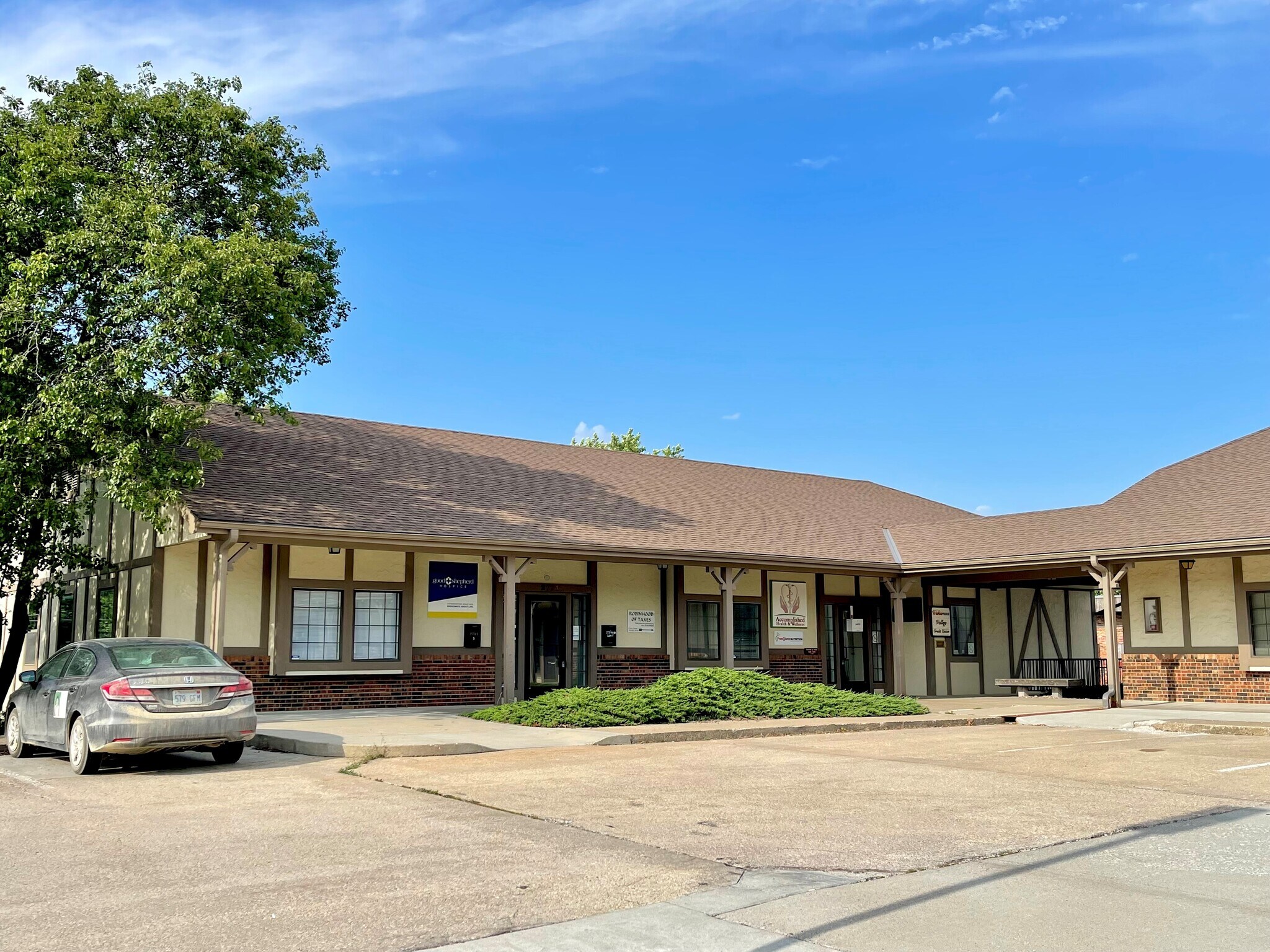 2721 W 6th St, Lawrence, KS à vendre Photo principale– Image 1 sur 3